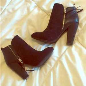 Black suede/faux leather boots